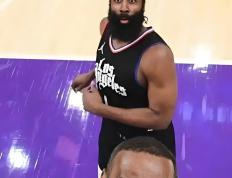 JN体育- 詹姆斯在fpx比赛中回归赛场,关键助攻引发热议的是谁 