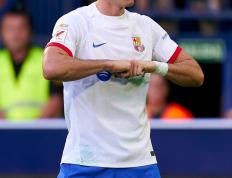 JN体育- 莱万多夫斯基2020进球数 