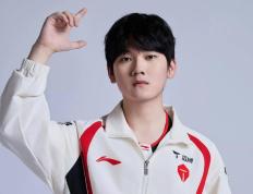 江南体育-Rookie回归赛场，战术调整首场状态亮眼，中国队观众沸腾！的简单介绍