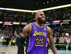 江南体育- 阿森纳观众热烈欢呼！，詹姆斯迎来三赛季出色发挥气势如虹延续